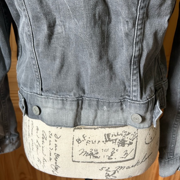 Levi Strauss & Co. Grey Women’s Denim Jacket - Picture 8 of 8
